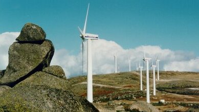 Located in Serra das Meadas, between Lamego and Resende, the Fonte da Mesa Wind Farm marks the beginning of EDP’s wind power generation in Portugal.