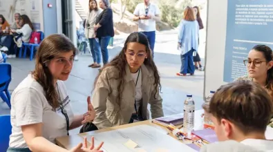 Woman explaining things to young people