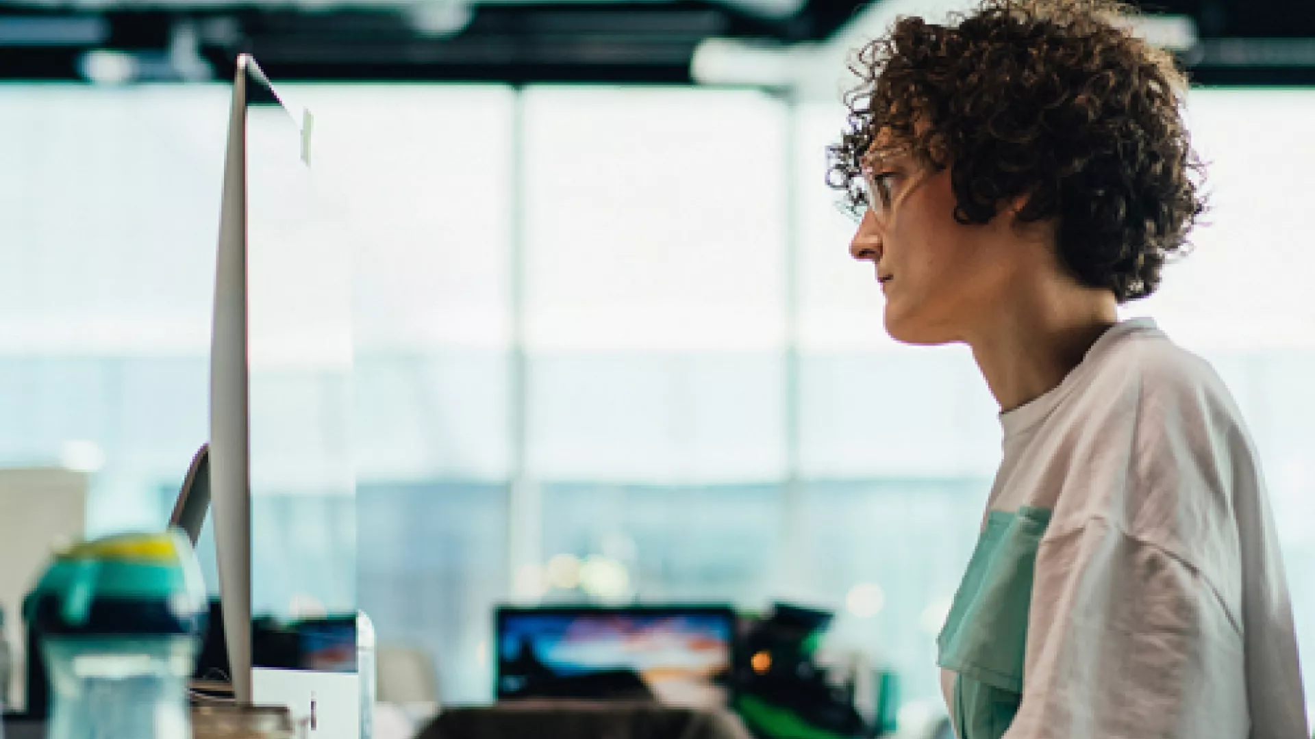edp employee working at the desk