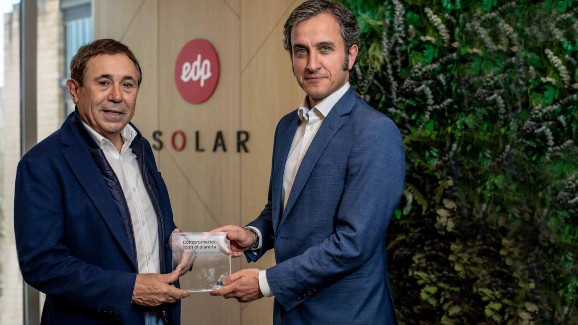 Fernando%20Huerva%2C%20presidente%20de%20FENITEL%20y%20Gabriel%20Nebreda%2C%20director%20de%20EDP%20Solar_jpg%20%281%29_0.jpg