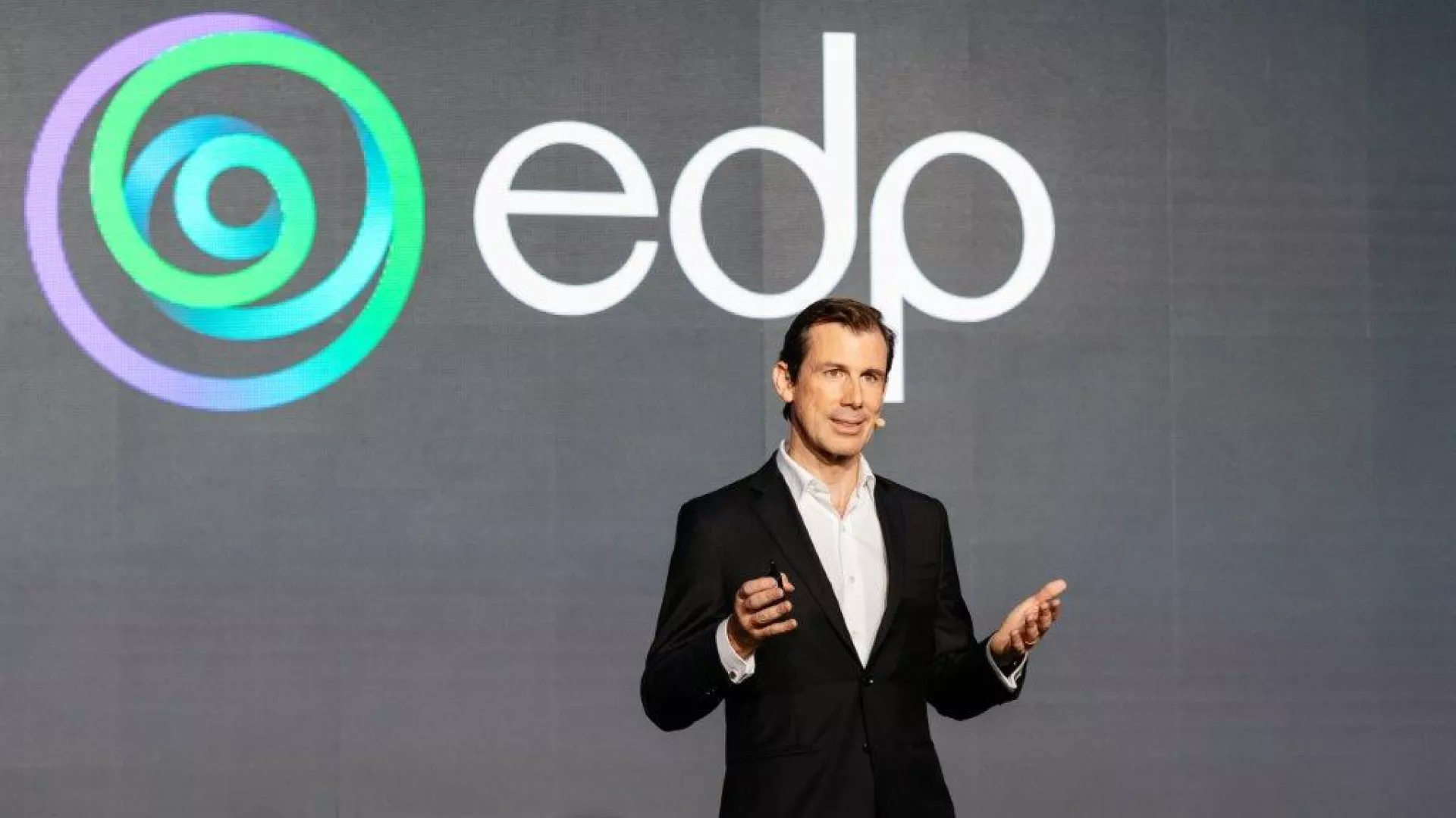 Miguel%20Stiwell%20de%20Andrade%2C%20CEO%20de%20EDP%2C%20durante%20la%20presentaci%C3%B3n%20de%20la%20nueva%20identidad.web__0.jpg