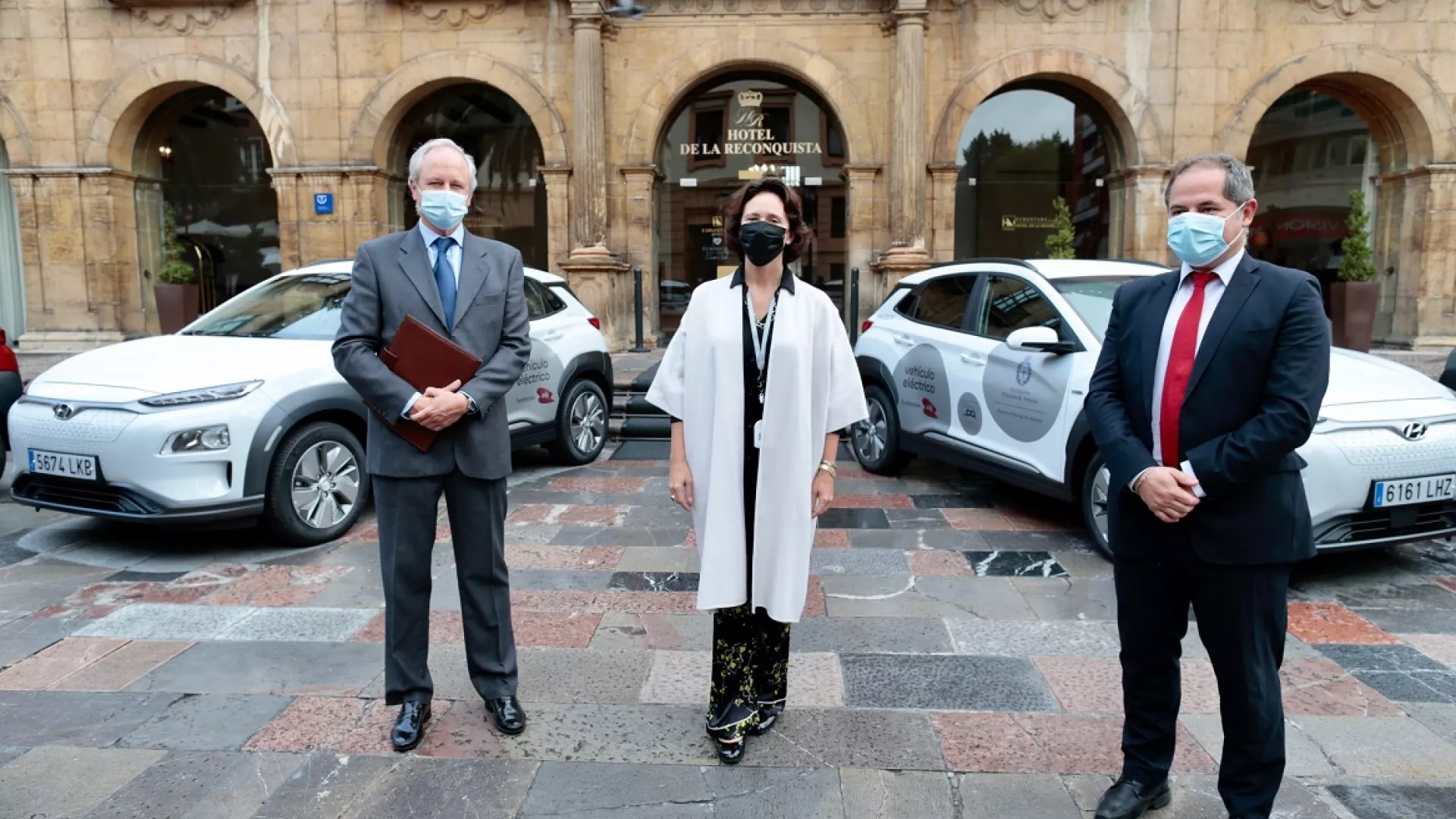 entrega_de_vehiculos_a_la_fpa.jpg