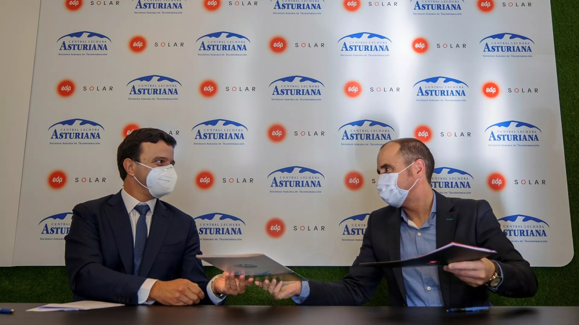 miguel_fonseca_y_alberto_alvarez_en_la_firma_del_acuerdo.jpg