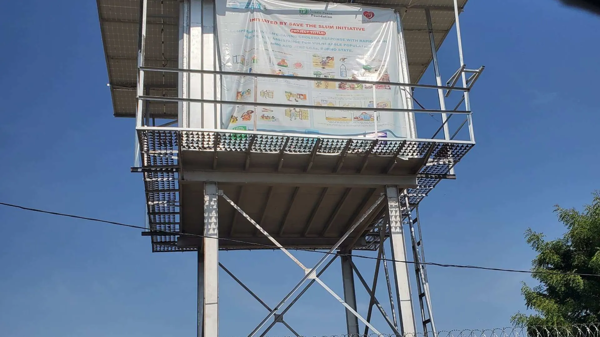 miradouro com painéis solares