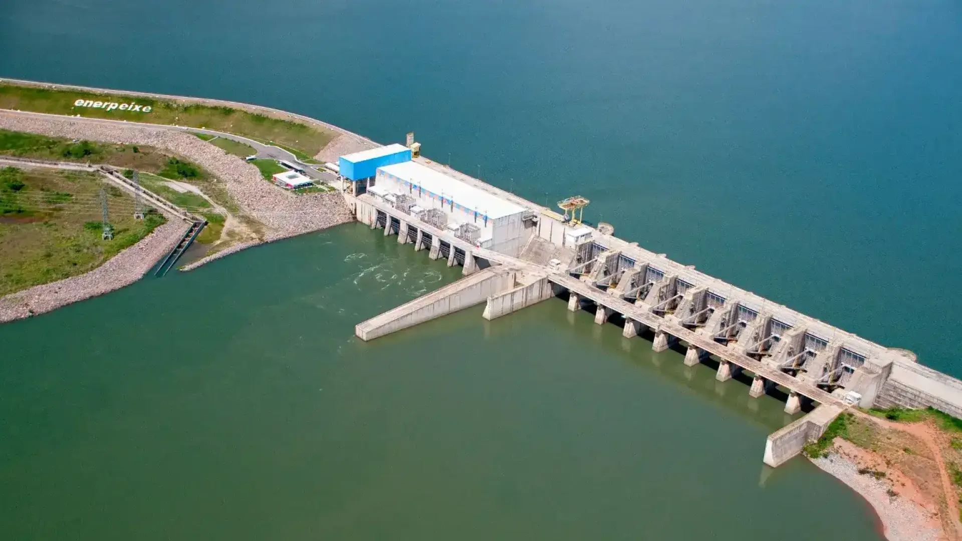 Vista de cima da usina Enerpeixe de geração de energia elétrica