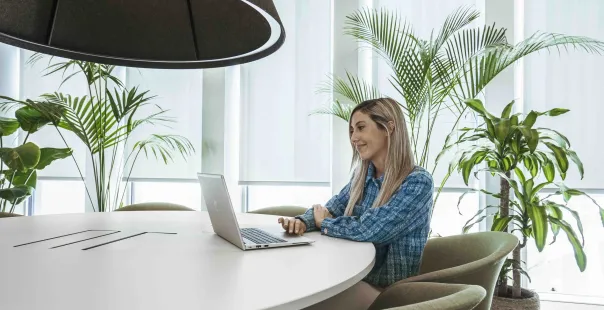 edp employee working at the office