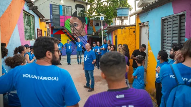 Grupo de voluntários Litro de Luz BR