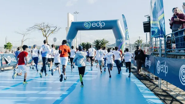 Kids running in a marathon