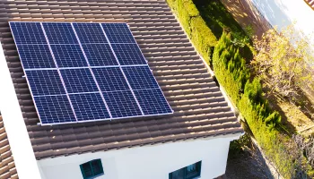 Instalación fotovoltaica en una vivienda de Extremadura