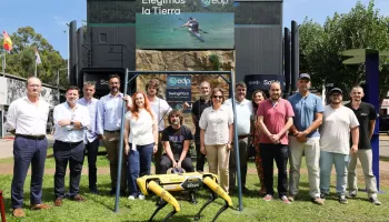 Los participantes del coloquio reunidos para tomarse una foto de grupo