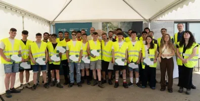Los alumnos con sus diplomas tras finalizar la formación de EDP