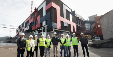 La directora del ITJ visita la central de Aboño